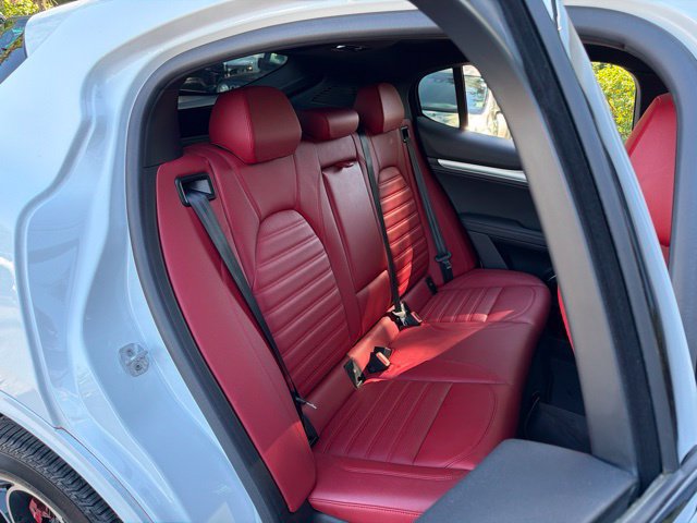 Used 2023 Alfa Romeo Stelvio Veloce AWD/4WD image 26