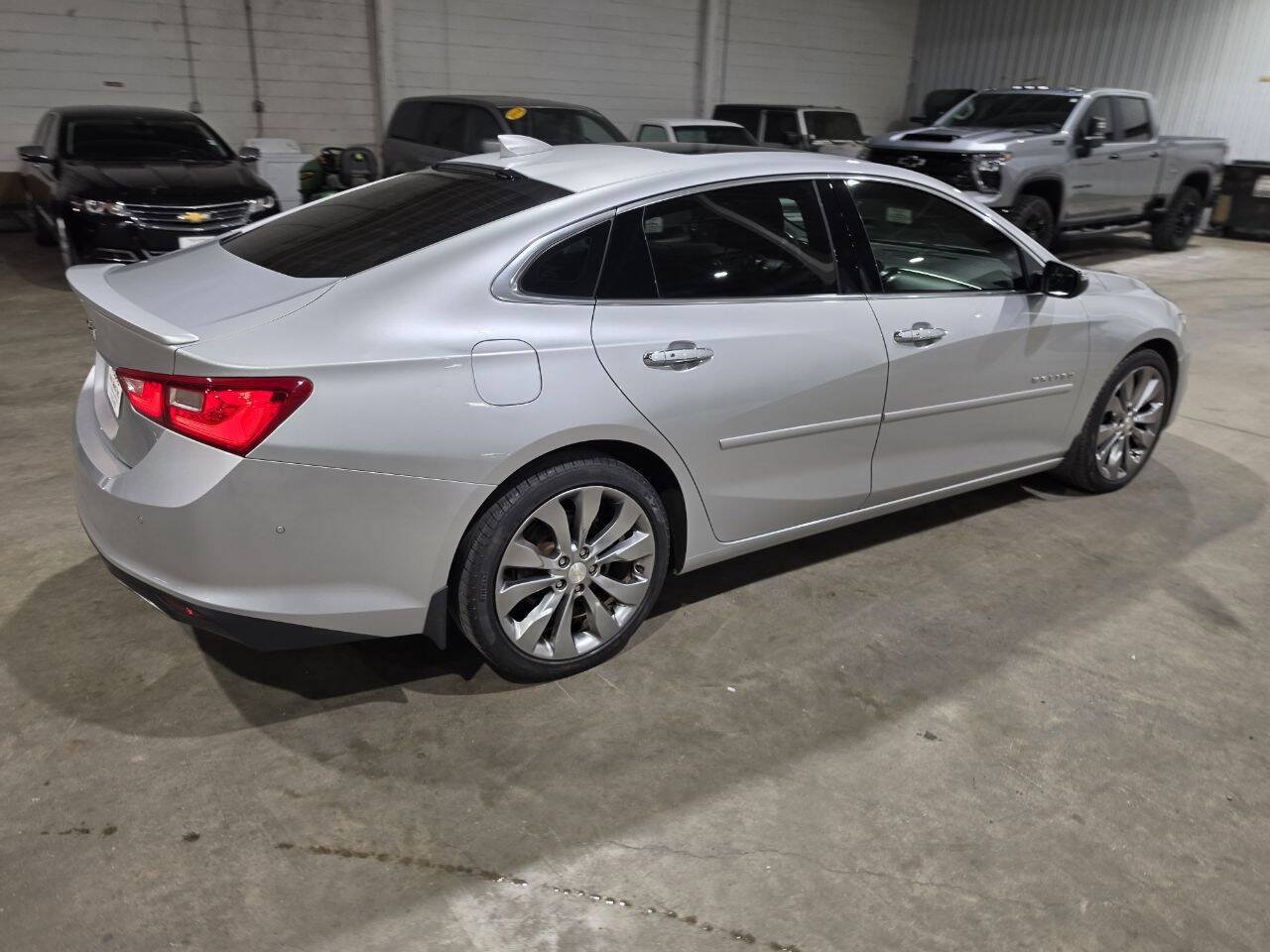 Used 2017 Chevrolet Malibu Premier w/ Premier Sun and Wheel Package FWD image 12