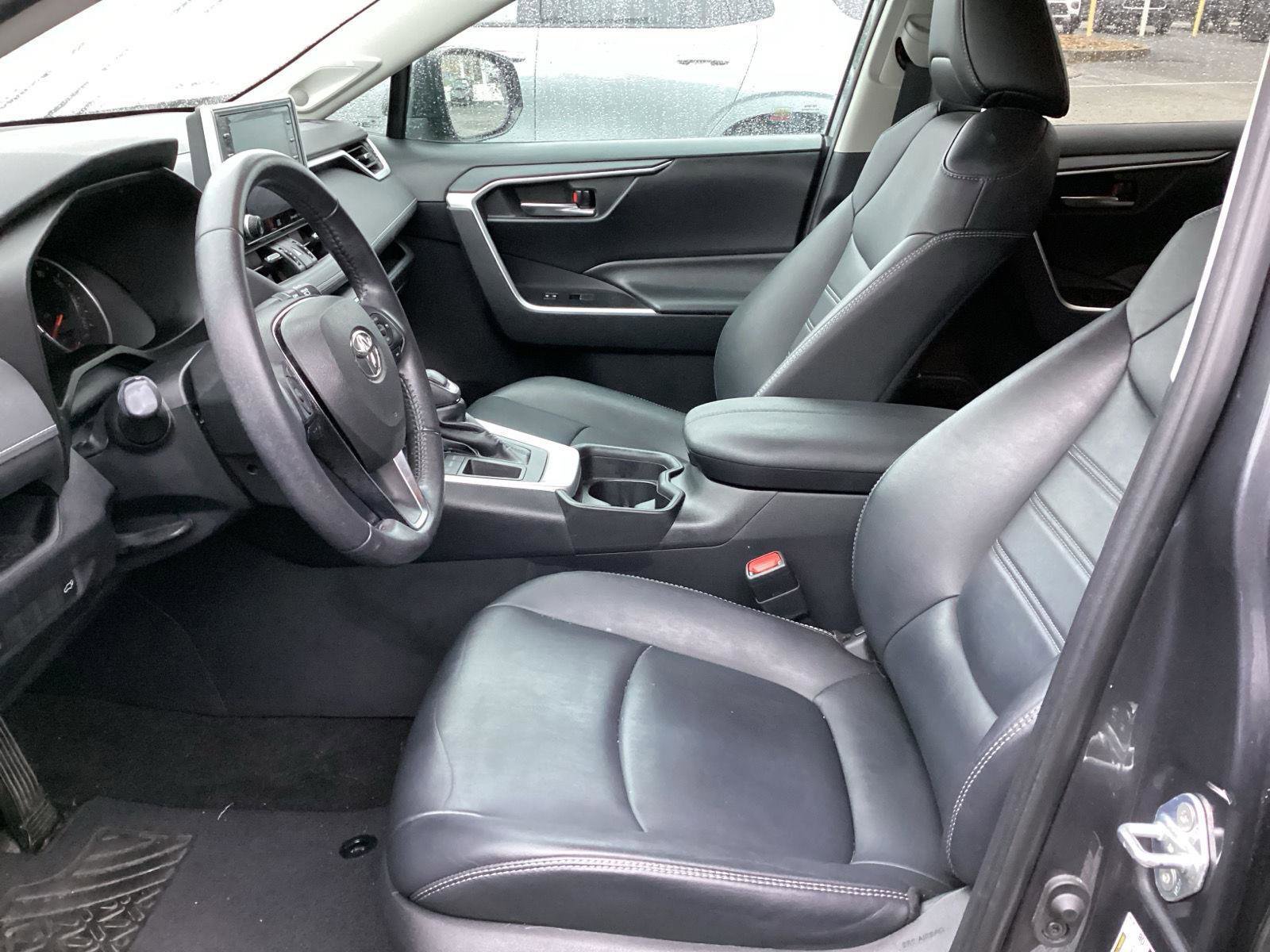 Used 2019 Toyota RAV4 XLE Premium w/ Advanced Technology Package FWD image 10