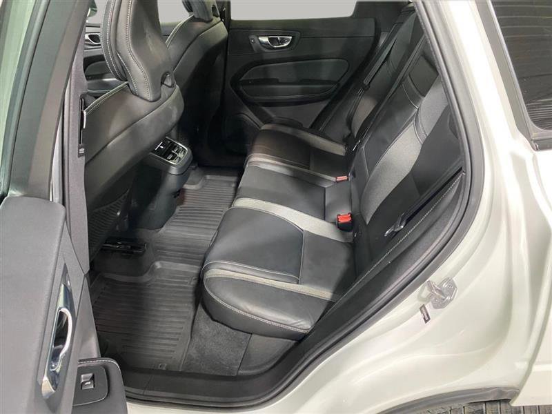 Used 2021 Volvo XC60 T5 R-Design AWD/4WD image 11