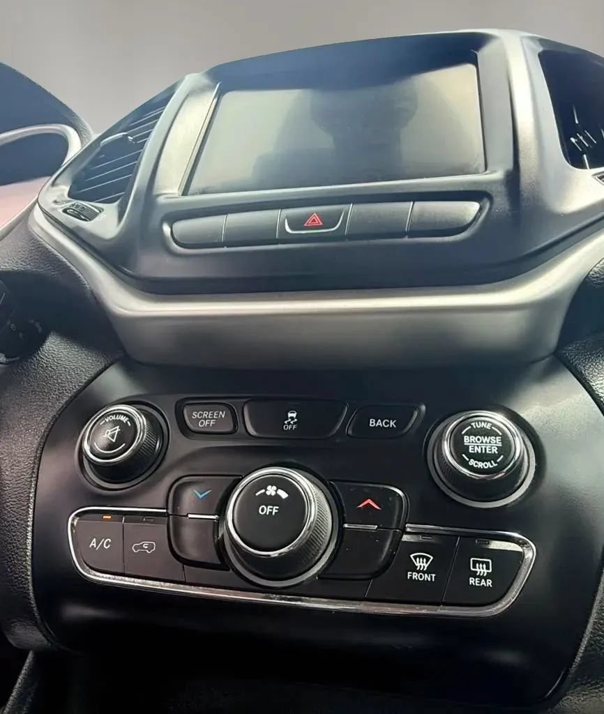 Used 2014 Jeep Cherokee Trailhawk w/ Leather Interior Group AWD/4WD image 19