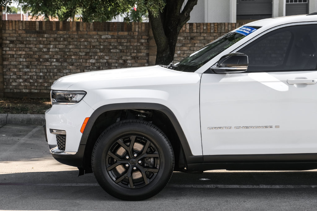Used 2023 Jeep Grand Cherokee L Limited AWD/4WD image 21