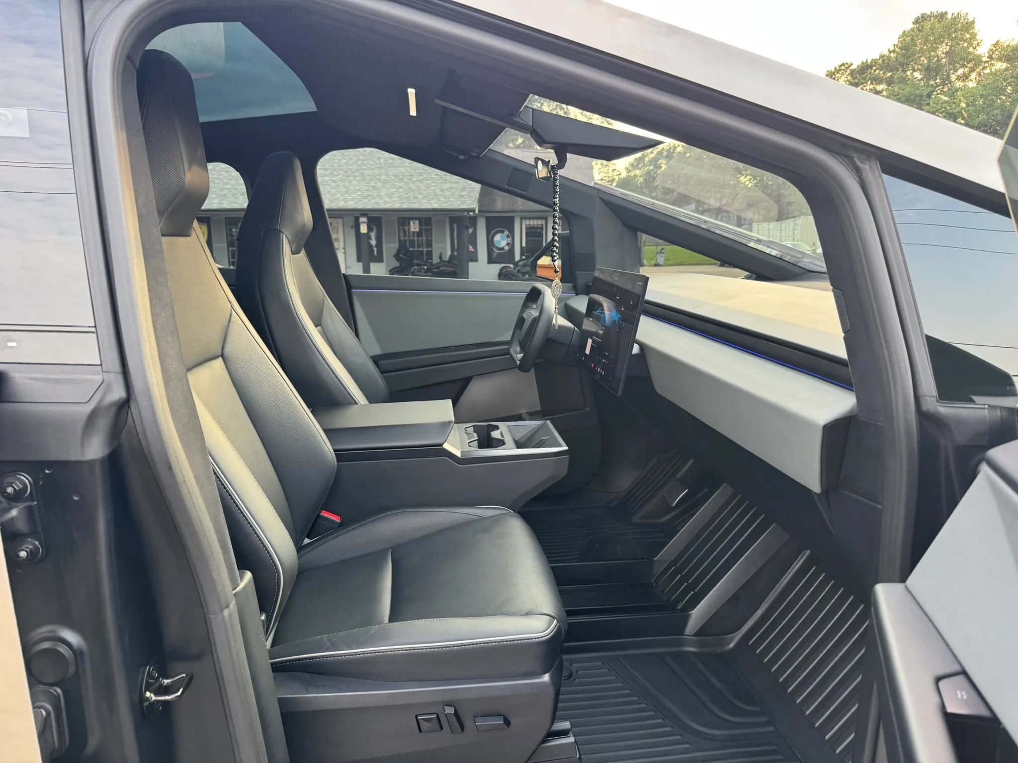 Used 2024 Tesla Cybertruck AWD Crew Cab image 20