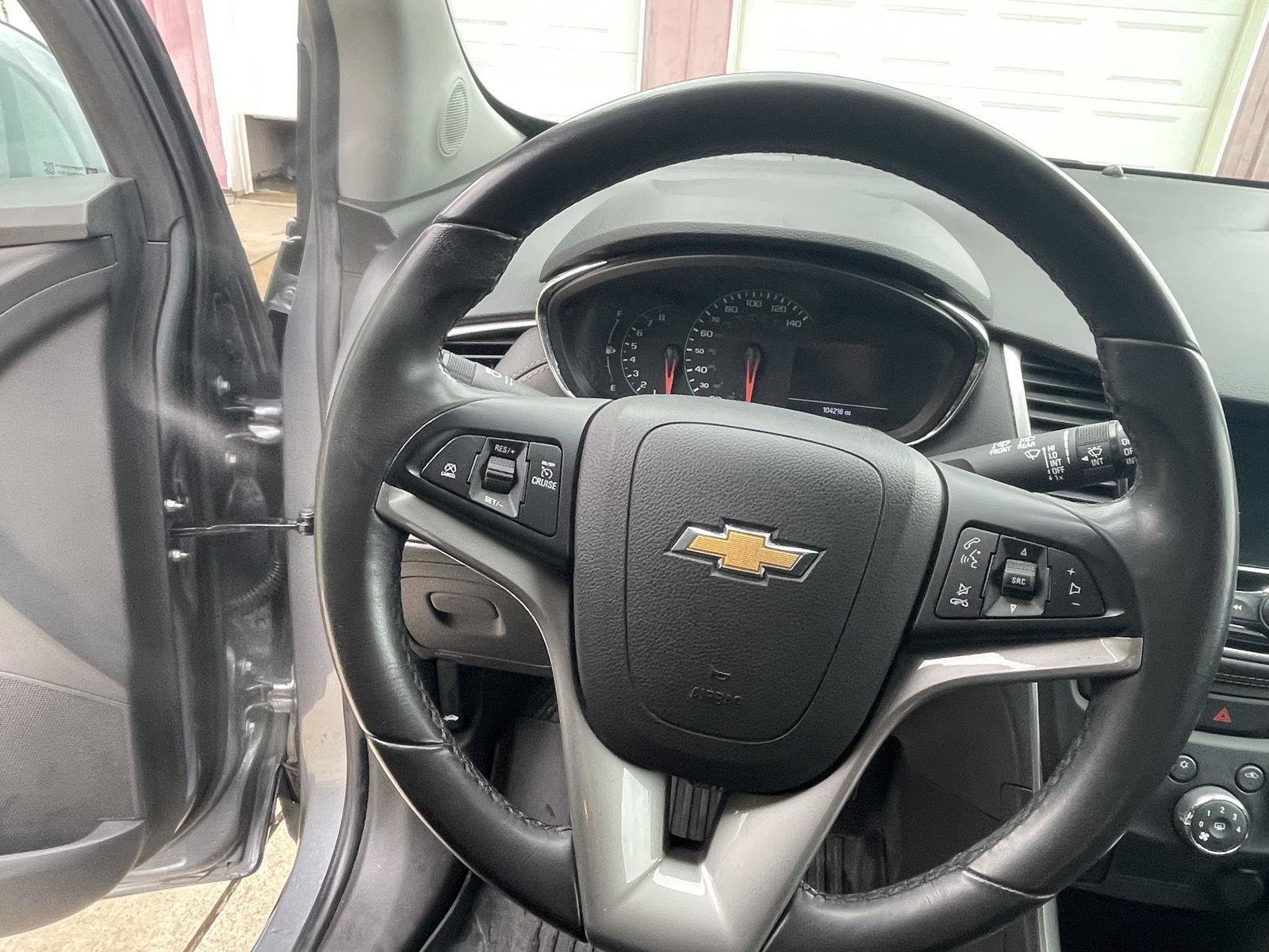 Used 2019 Chevrolet Trax LT w/ LT Convenience Package AWD/4WD image 13