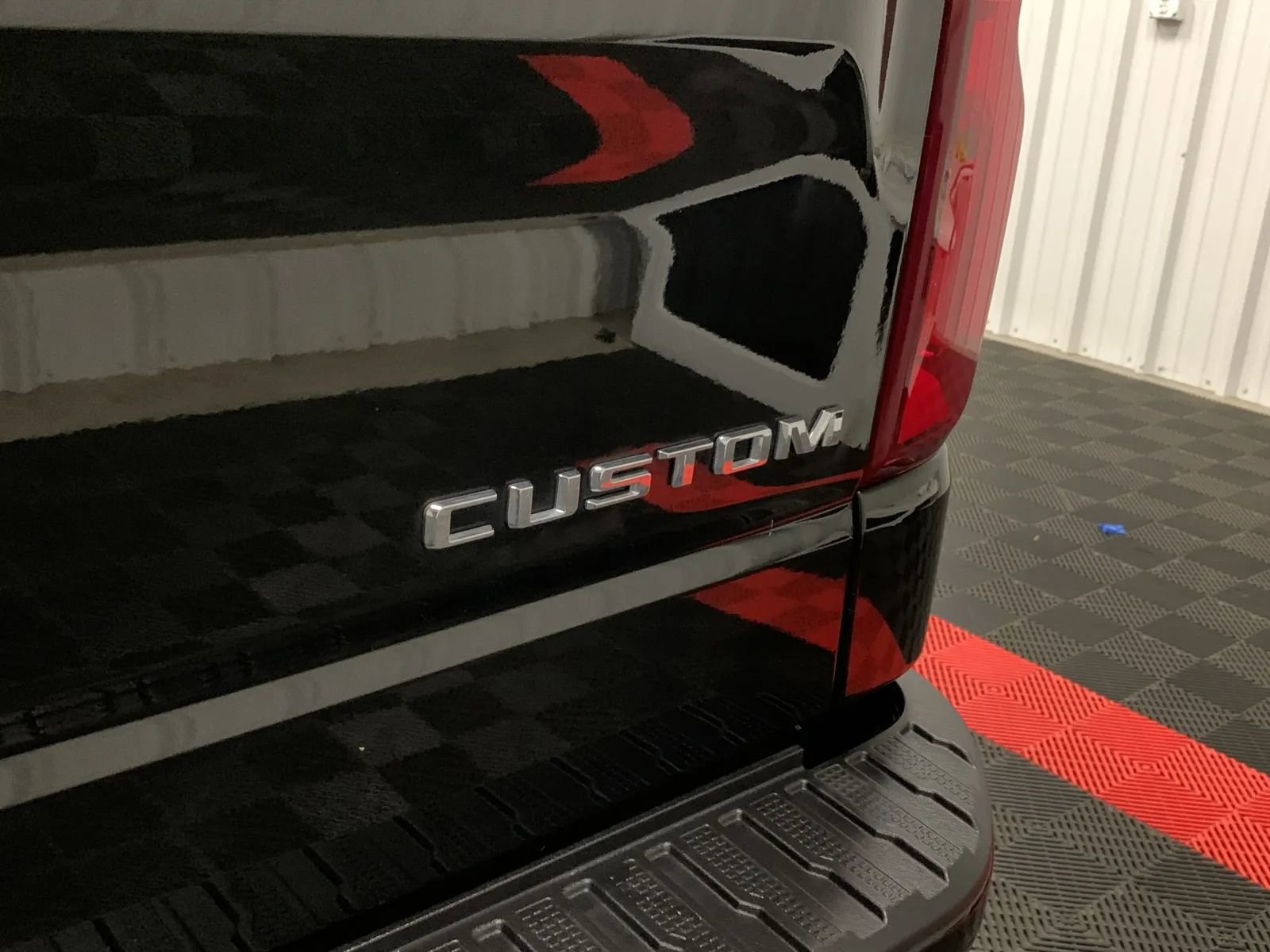 Used 2020 Chevrolet Silverado 1500 Custom w/ Custom Value Package image 18