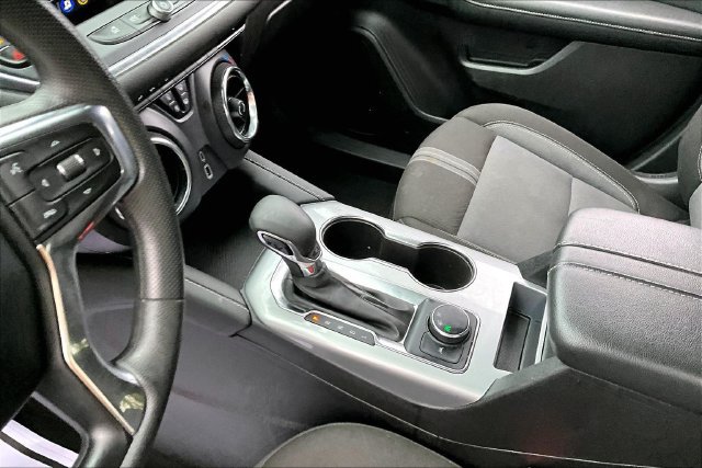 Used 2025 Chevrolet Blazer LT FWD image 17