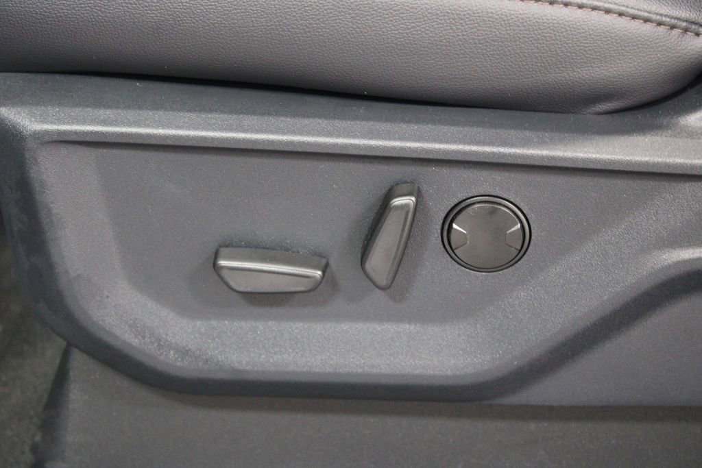 New 2026 Ford F250 Lariat w/ Black Appearance Package image 20