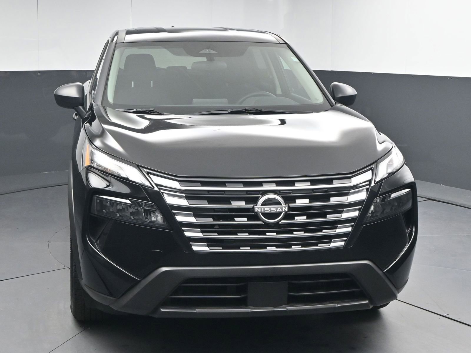 Used 2025 Nissan Rogue S image 2