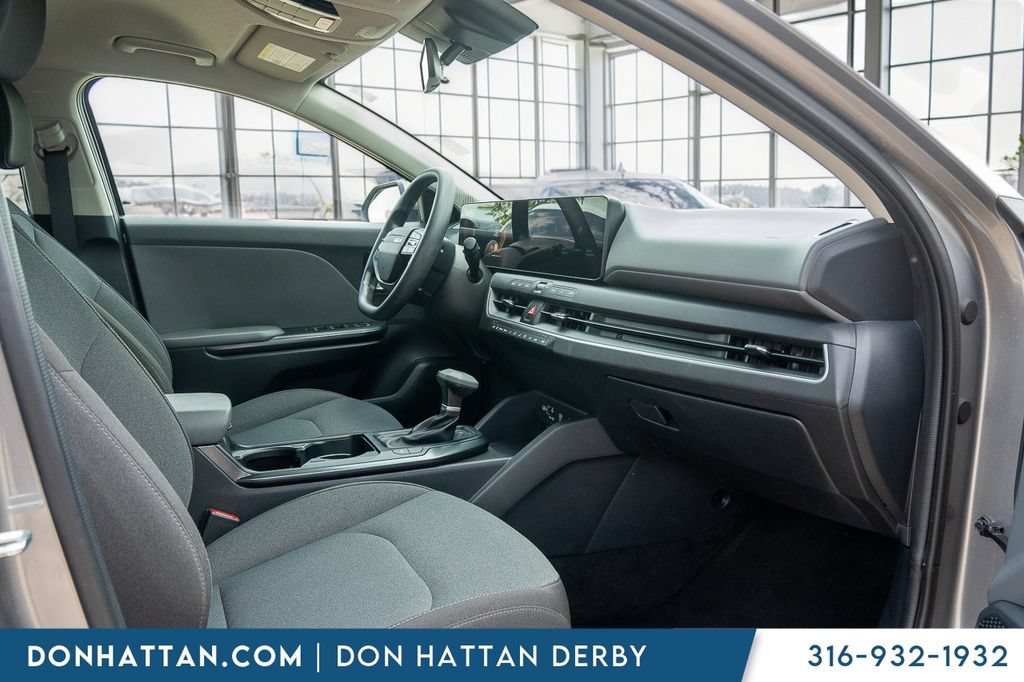 Used 2025 Kia K4 FWD image 25