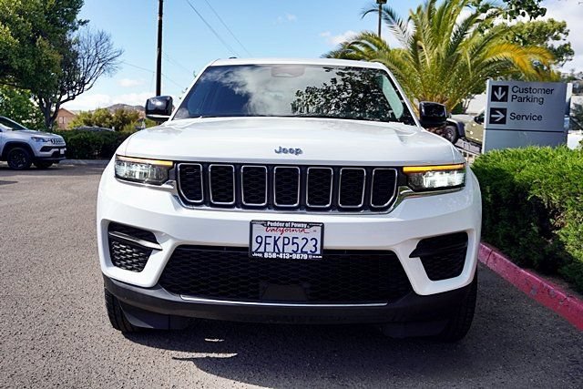 Certified 2023 Jeep Grand Cherokee Laredo RWD image 5