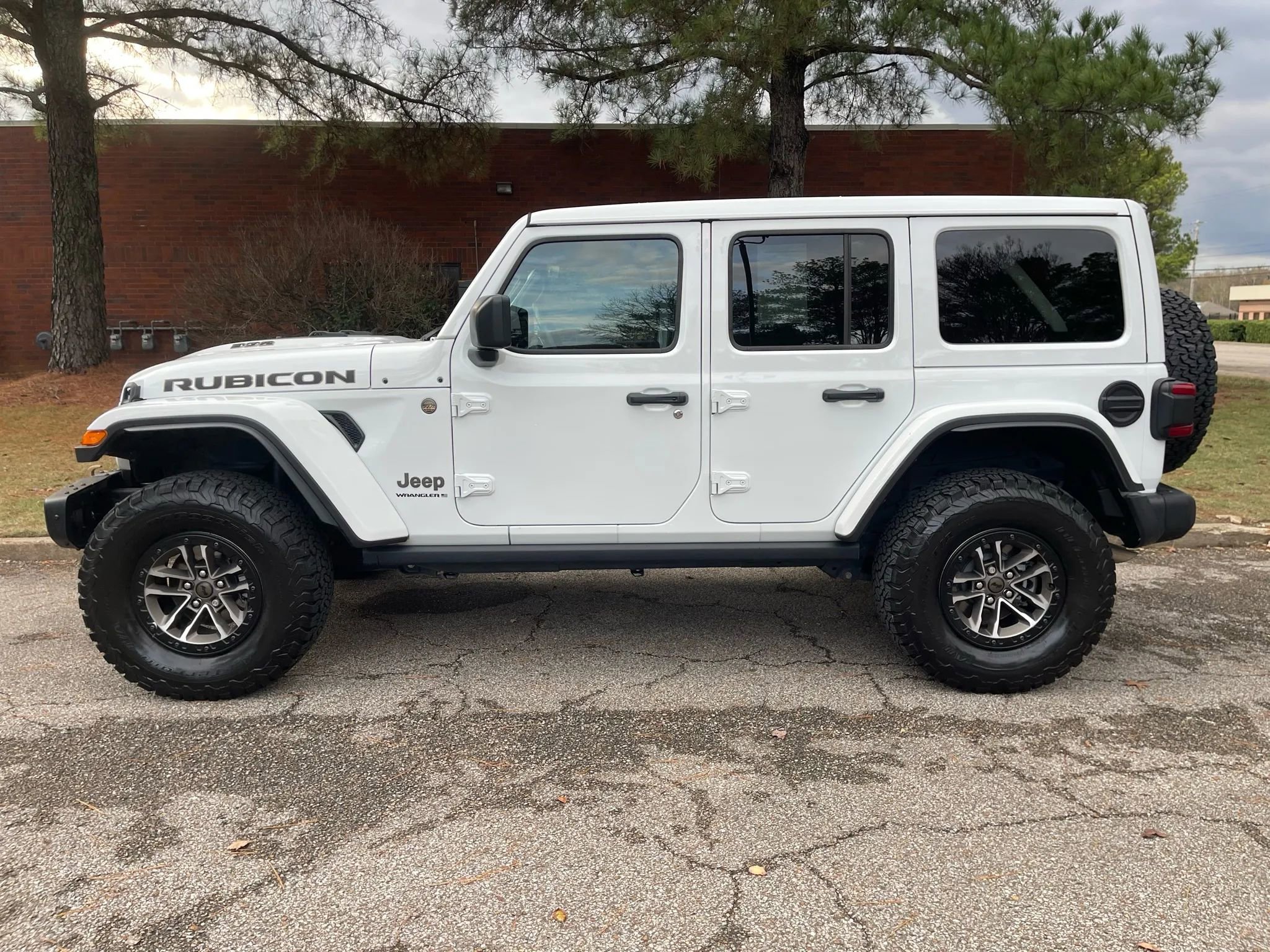 Used 2024 Jeep Wrangler Unlimited Rubicon 392 image 2