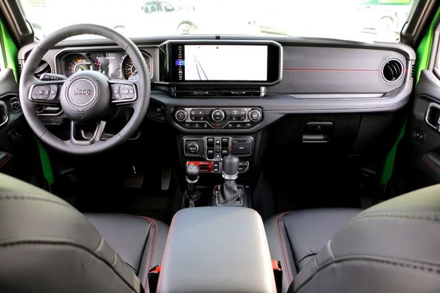 Used 2025 Jeep Wrangler Unlimited Rubicon AWD/4WD image 24