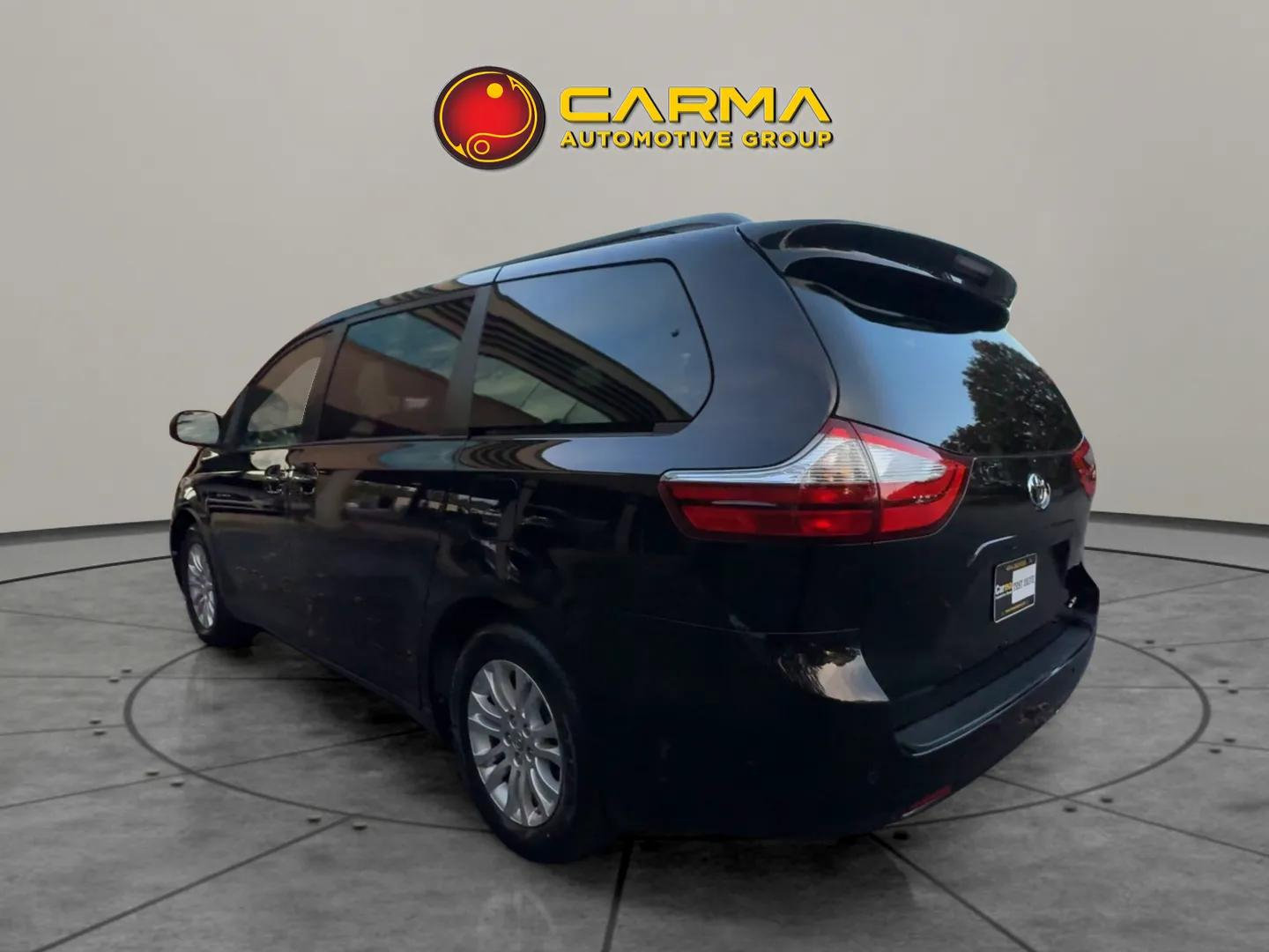 Used 2017 Toyota Sienna XLE Premium image 5