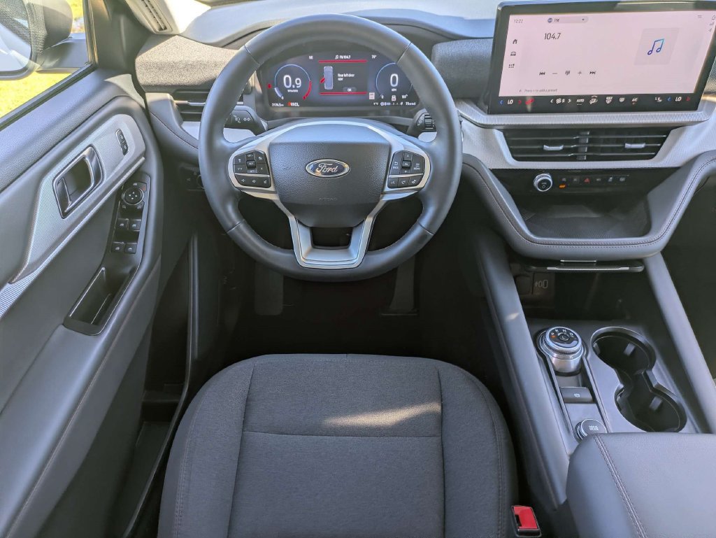 Used 2025 Ford Explorer Active AWD/4WD image 17
