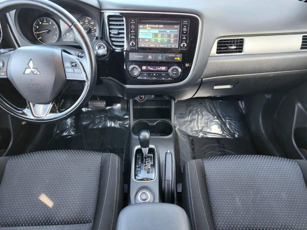 Used 2016 Mitsubishi Outlander AWD image 12