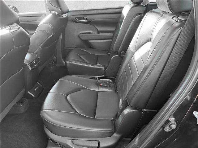 Used 2024 Toyota Highlander XLE image 18