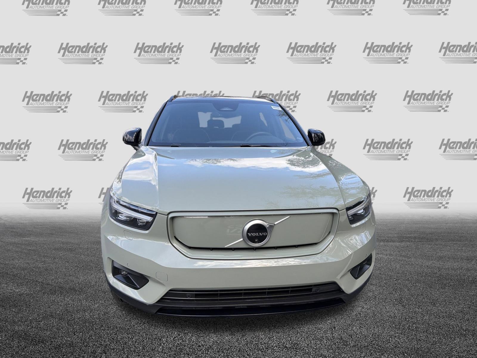 Certified 2022 Volvo XC40 P8 Recharge Plus image 3