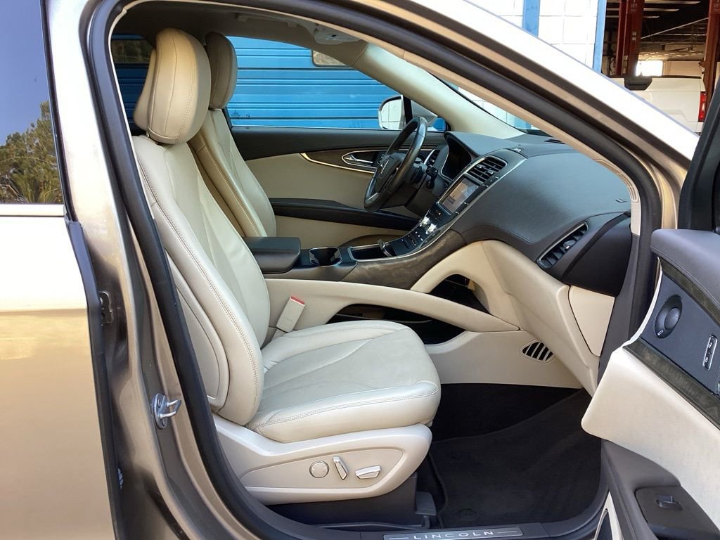 Used 2020 Lincoln Nautilus Reserve w/ Cargo Utility Package image 34