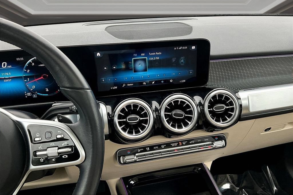 Used 2022 Mercedes-Benz GLB 250 4MATIC image 9