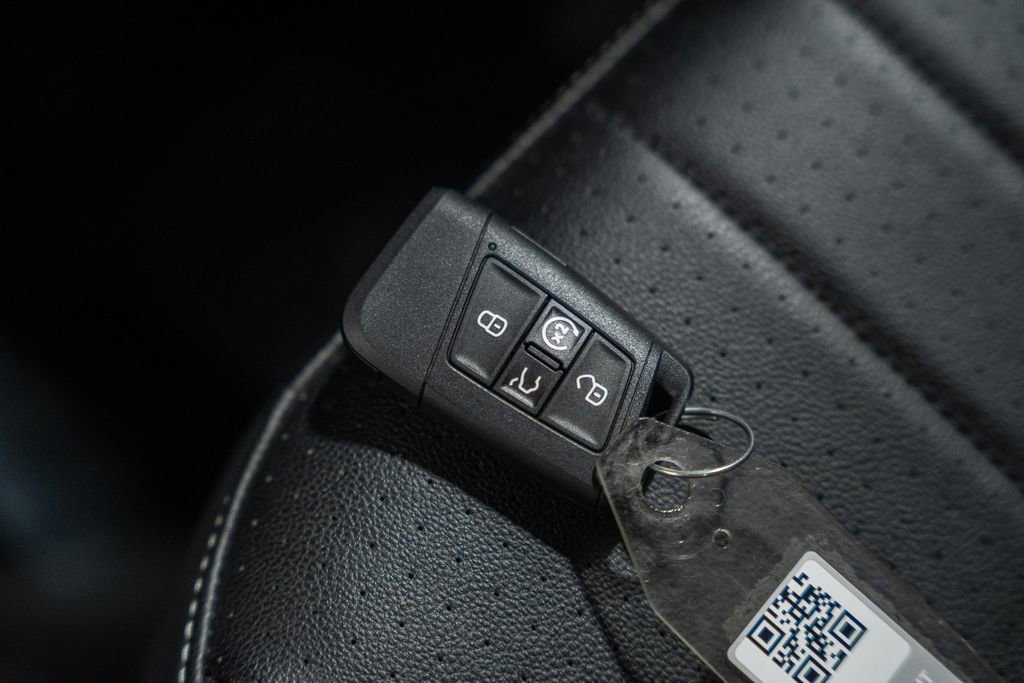 Used 2024 Volkswagen Tiguan SE R-Line image 44