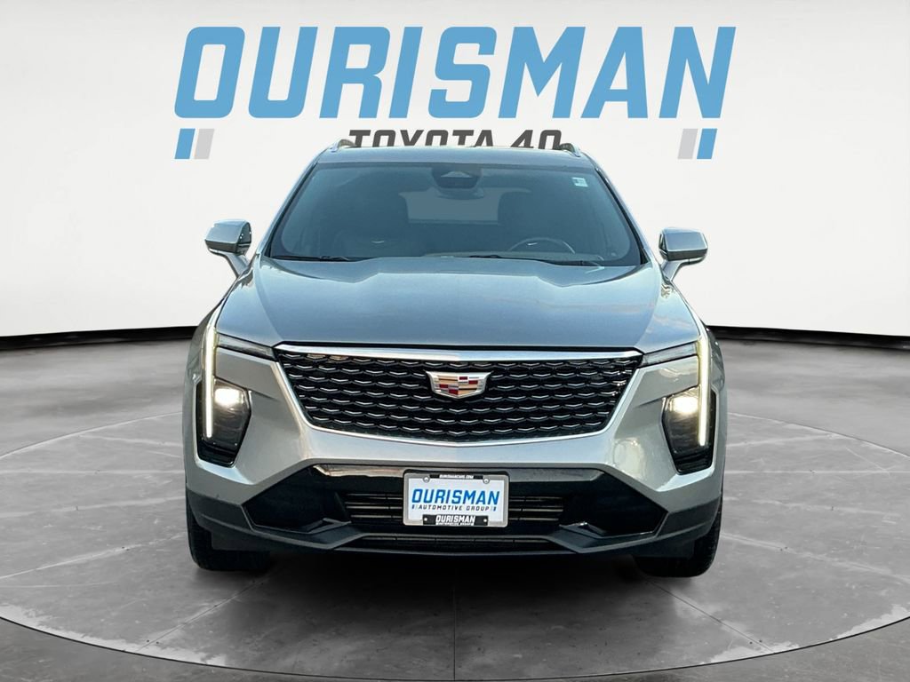 Used 2024 Cadillac XT4 Premium Luxury image 2