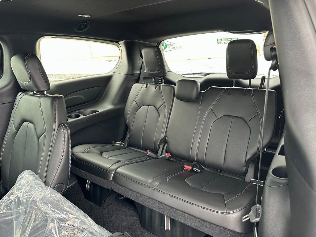 New 2026 Chrysler Pacifica Select image 15