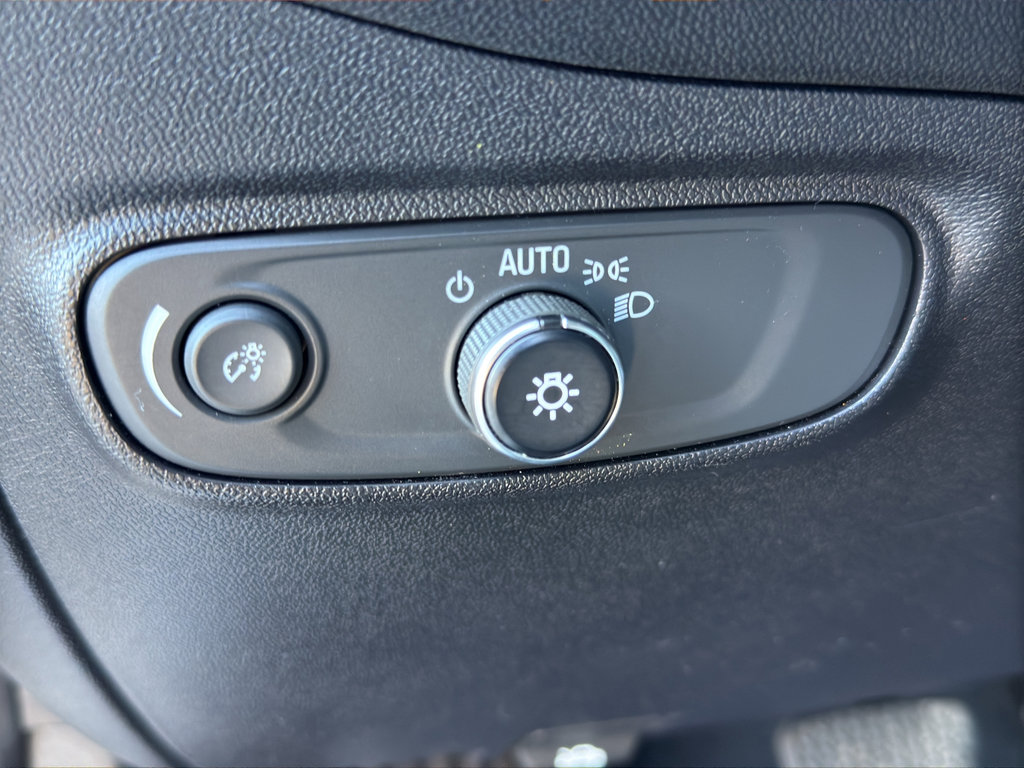 Used 2018 Chevrolet Equinox LT image 19