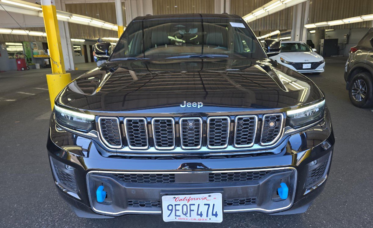 Used 2022 Jeep Grand Cherokee Overland w/ Advanced Protech Group III image 3