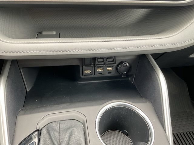 Used 2021 Toyota Highlander XLE AWD/4WD image 32