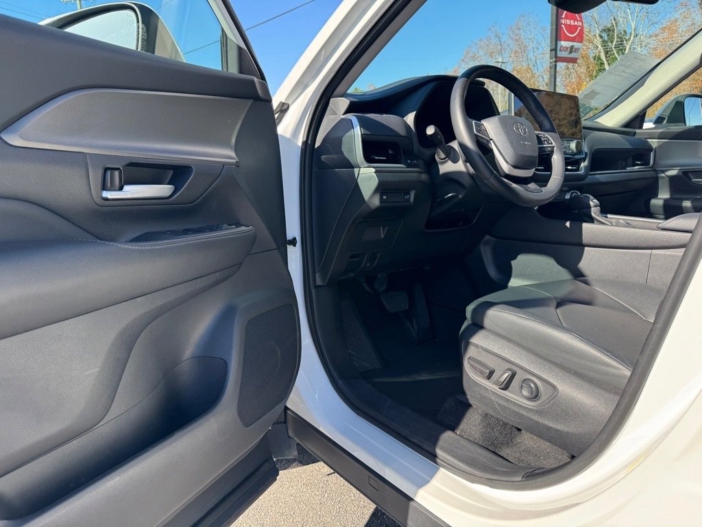 Used 2024 Toyota Grand Highlander XLE image 15
