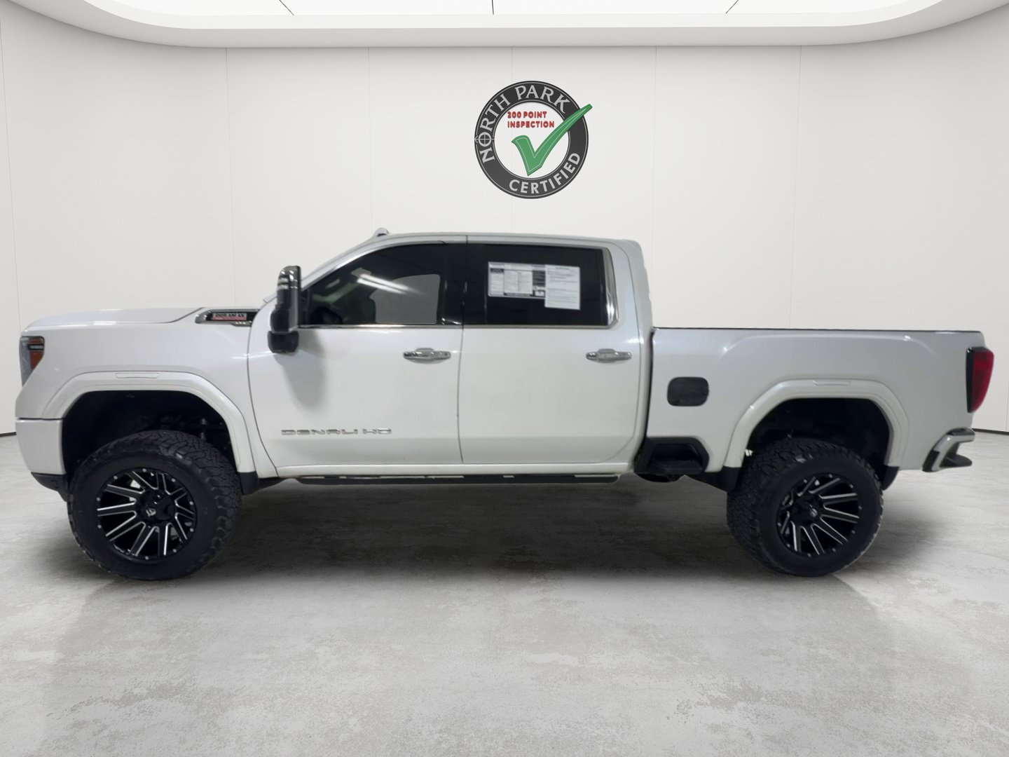Used 2020 GMC Sierra 2500 Denali w/ Technology Package AWD/4WD image 2