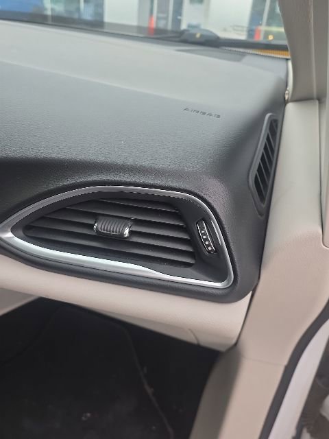 Used 2019 Chrysler Pacifica Touring-L Plus w/ Tire & Wheel Group FWD image 32