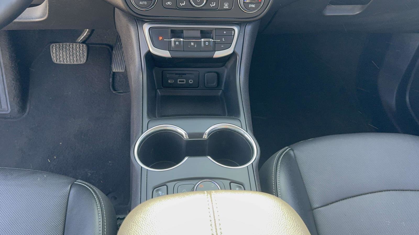 Used 2024 GMC Terrain SLT AWD/4WD image 16