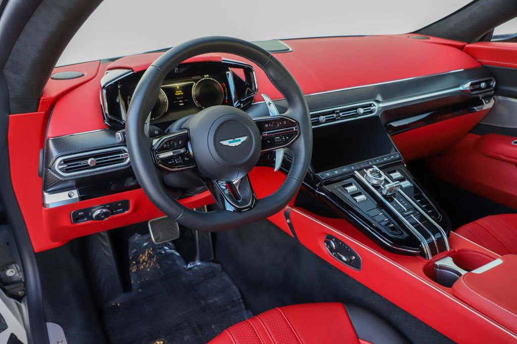 Used 2025 Aston Martin V8 Vantage Coupe image 9