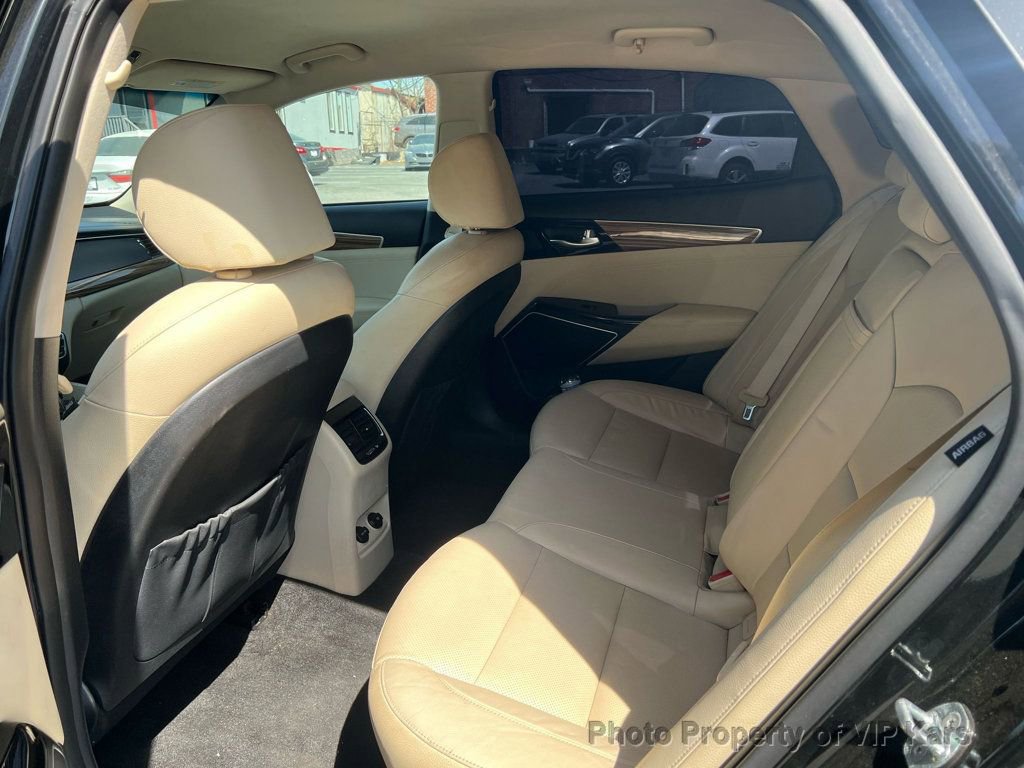 Used 2017 Kia Cadenza Premium image 15
