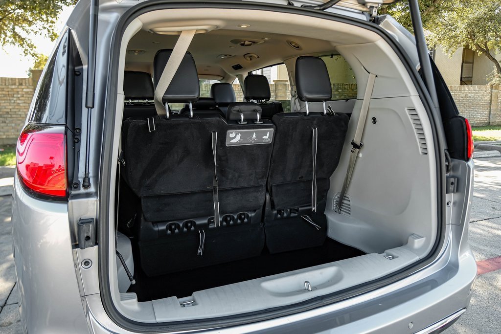 Used 2019 Chrysler Pacifica Touring-L image 61