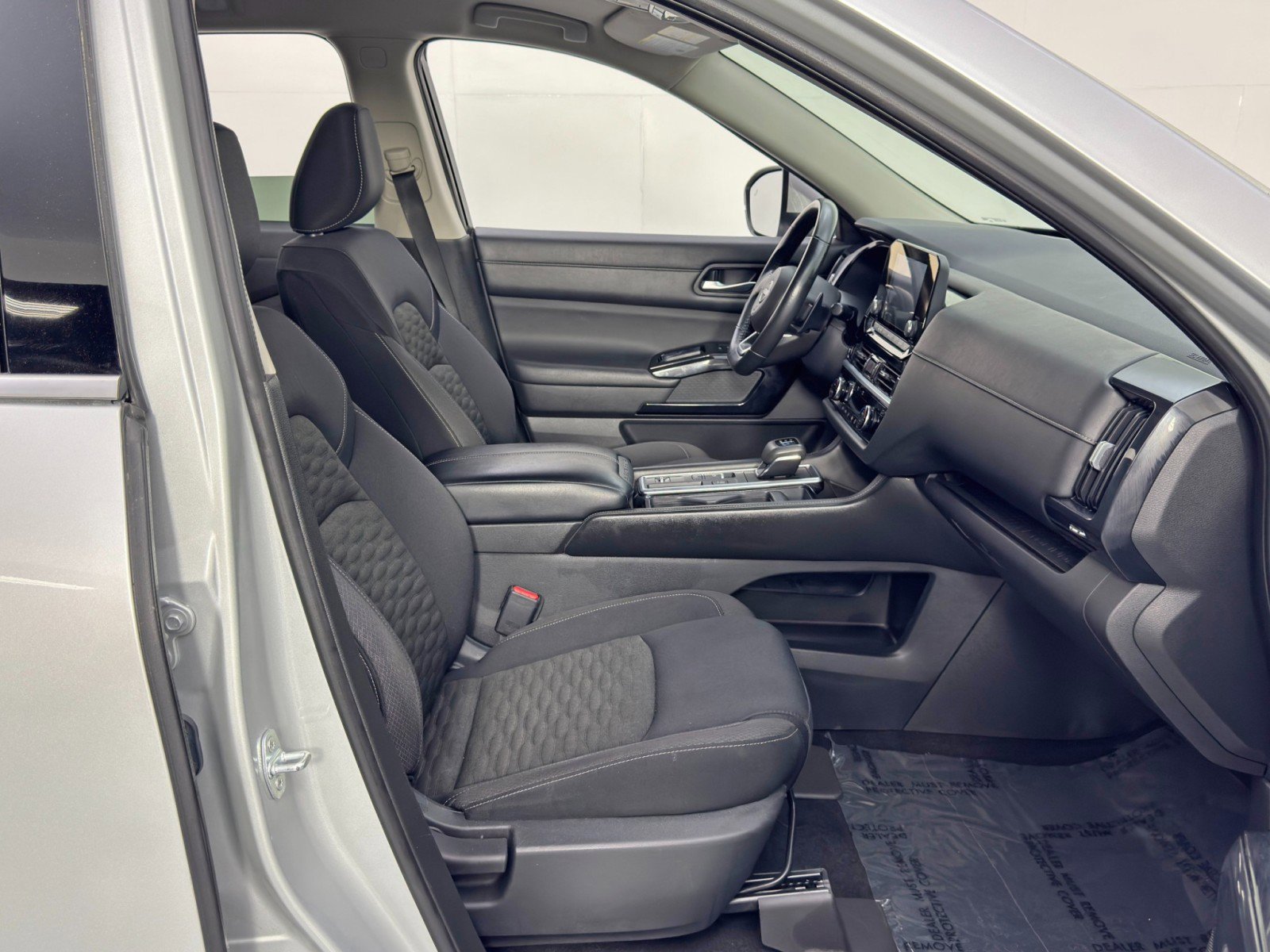 Used 2022 Nissan Pathfinder SV image 14