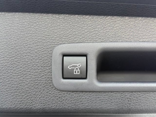 Used 2025 Toyota Sienna XLE FWD image 10