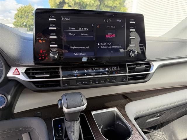 Used 2024 Toyota Sienna XLE image 23