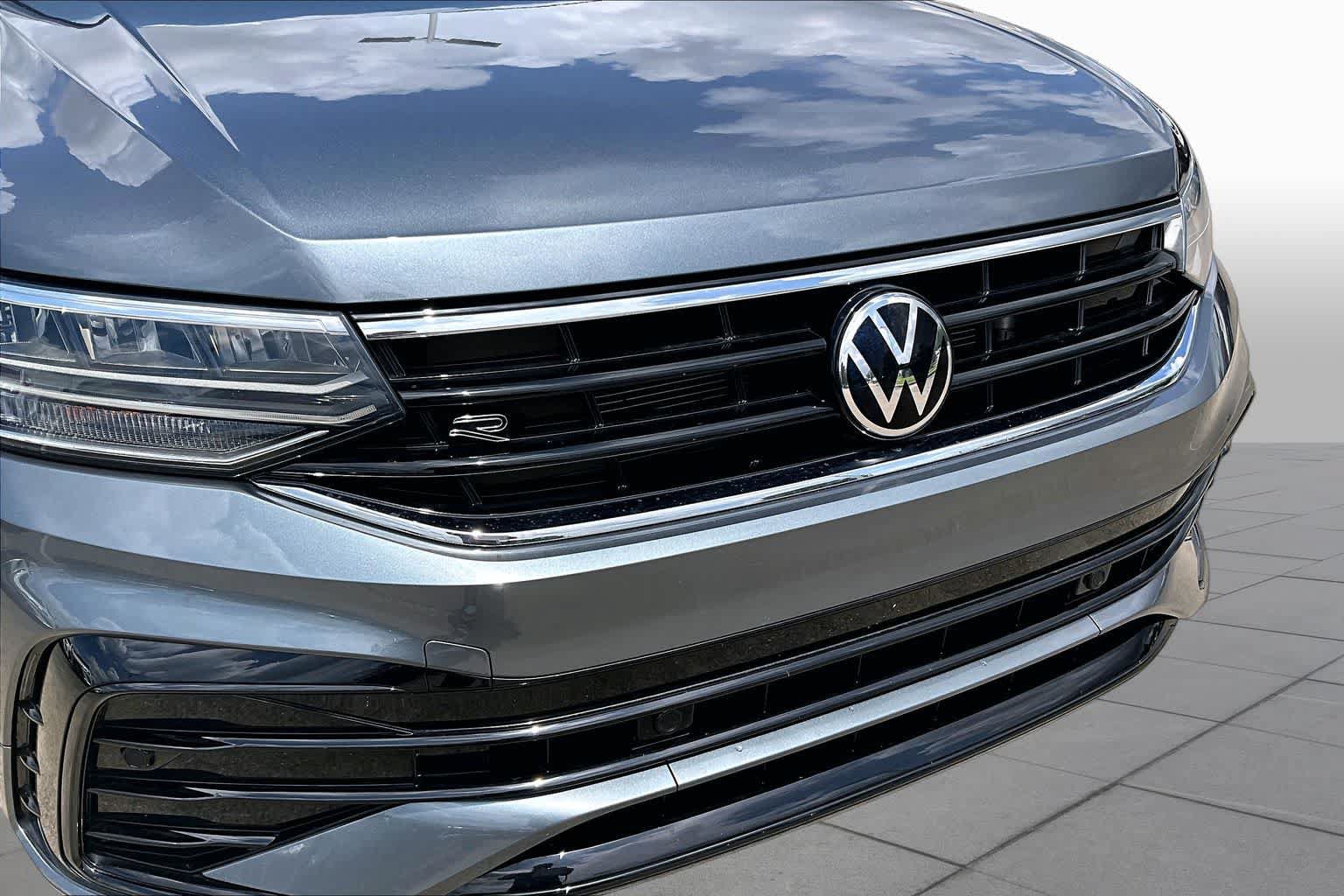 Used 2022 Volkswagen Tiguan SE R-Line FWD image 28