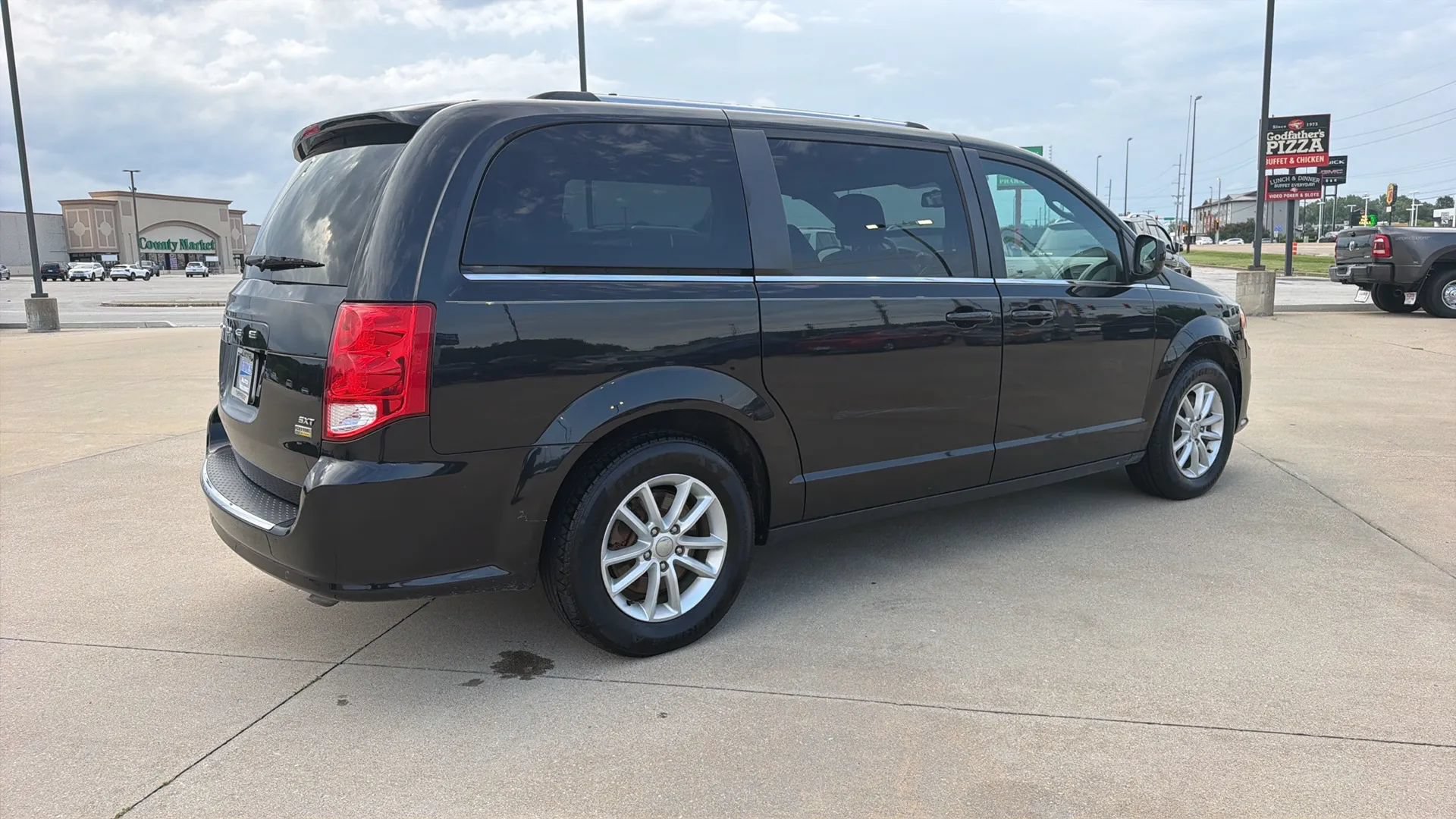 Used 2019 Dodge Grand Caravan SXT w/ Driver Convenience Group FWD image 21