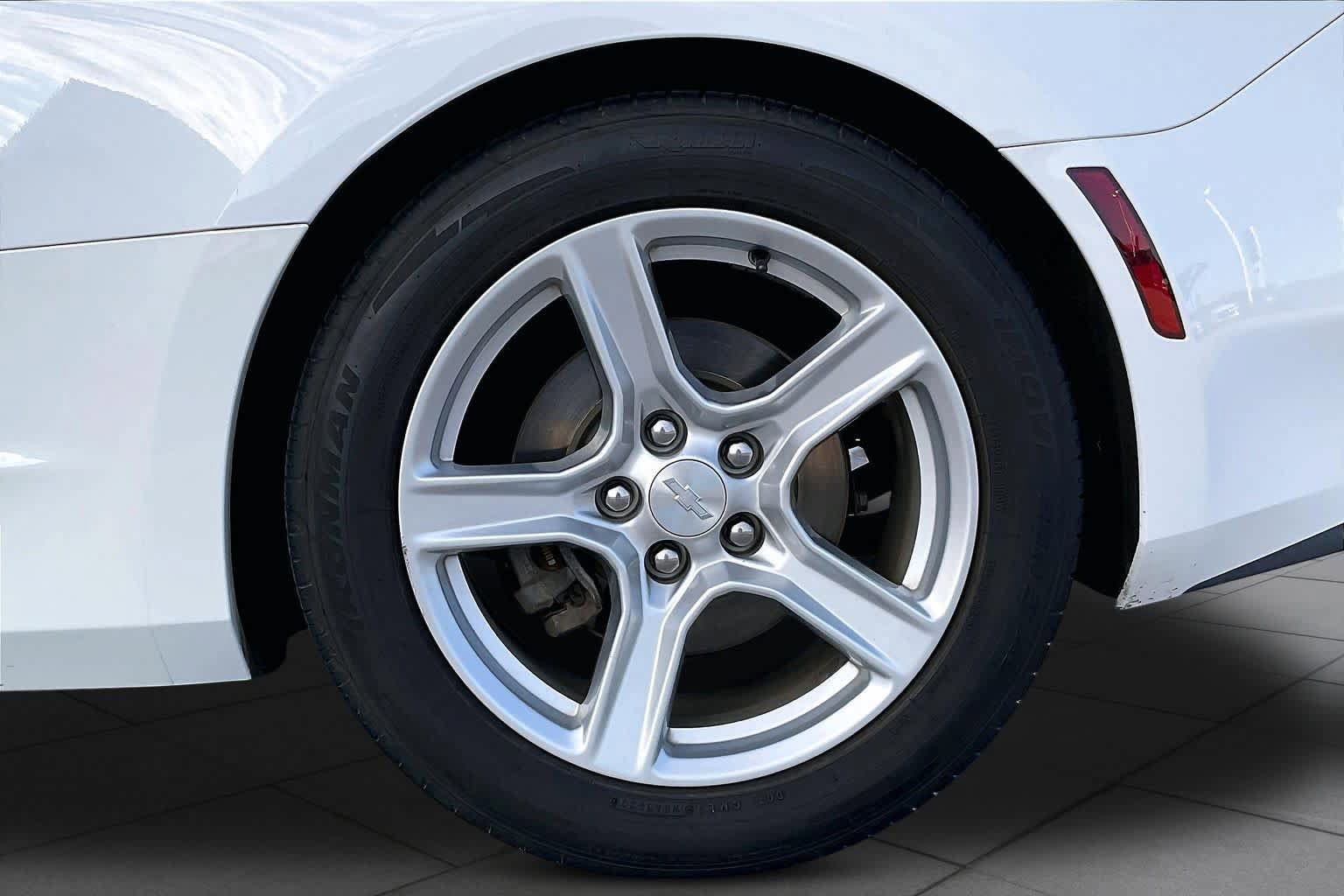Used 2018 Chevrolet Camaro LT RWD image 12
