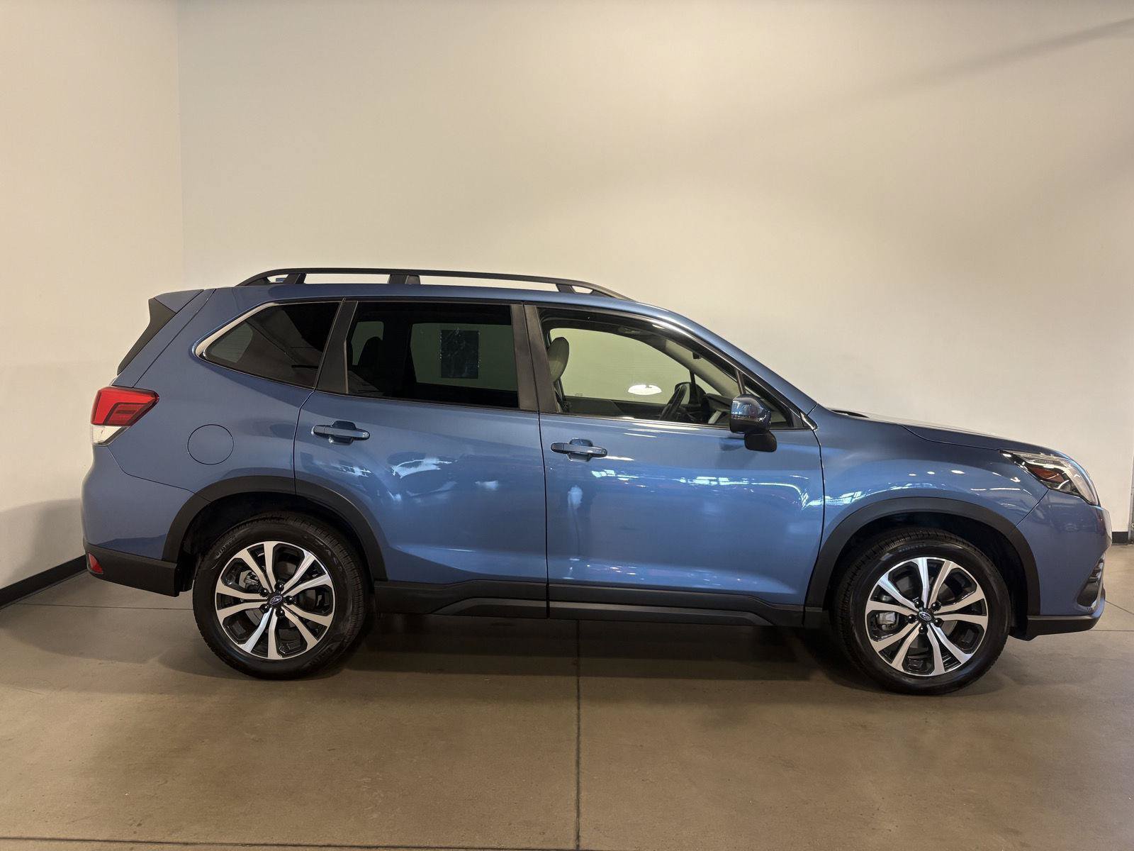 Used 2023 Subaru Forester Limited AWD/4WD image 2