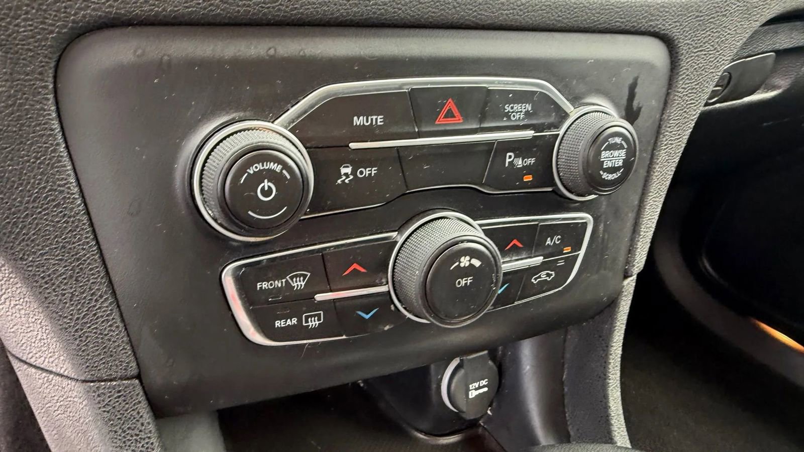 Used 2020 Dodge Charger SXT w/ Leather Interior Group image 31