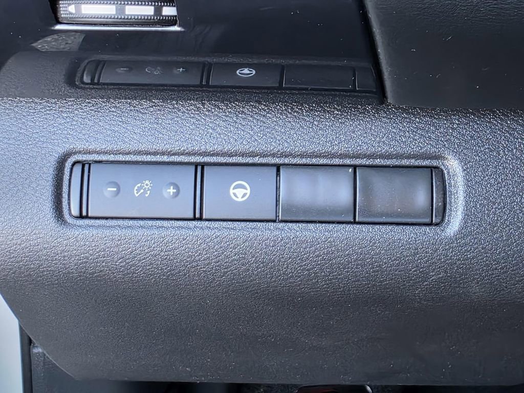 Used 2024 Nissan Pathfinder SV image 25