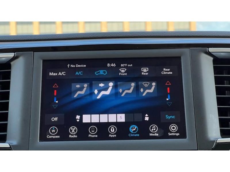 Used 2020 Chrysler Voyager Lxi image 44