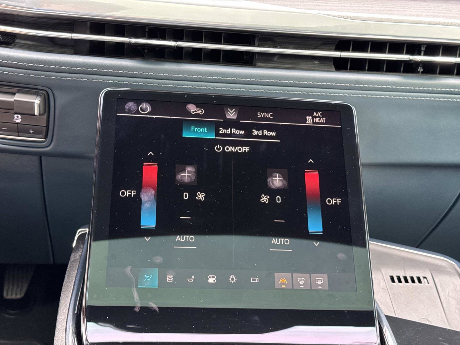 Certified 2025 Cadillac Escalade IQ Luxury 2 w/ LPO, Premium Carpet Package AWD/4WD image 22