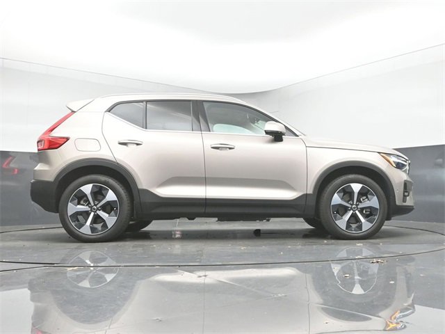Used 2024 Volvo XC40 B5 Plus w/ Protection Package Premier image 16
