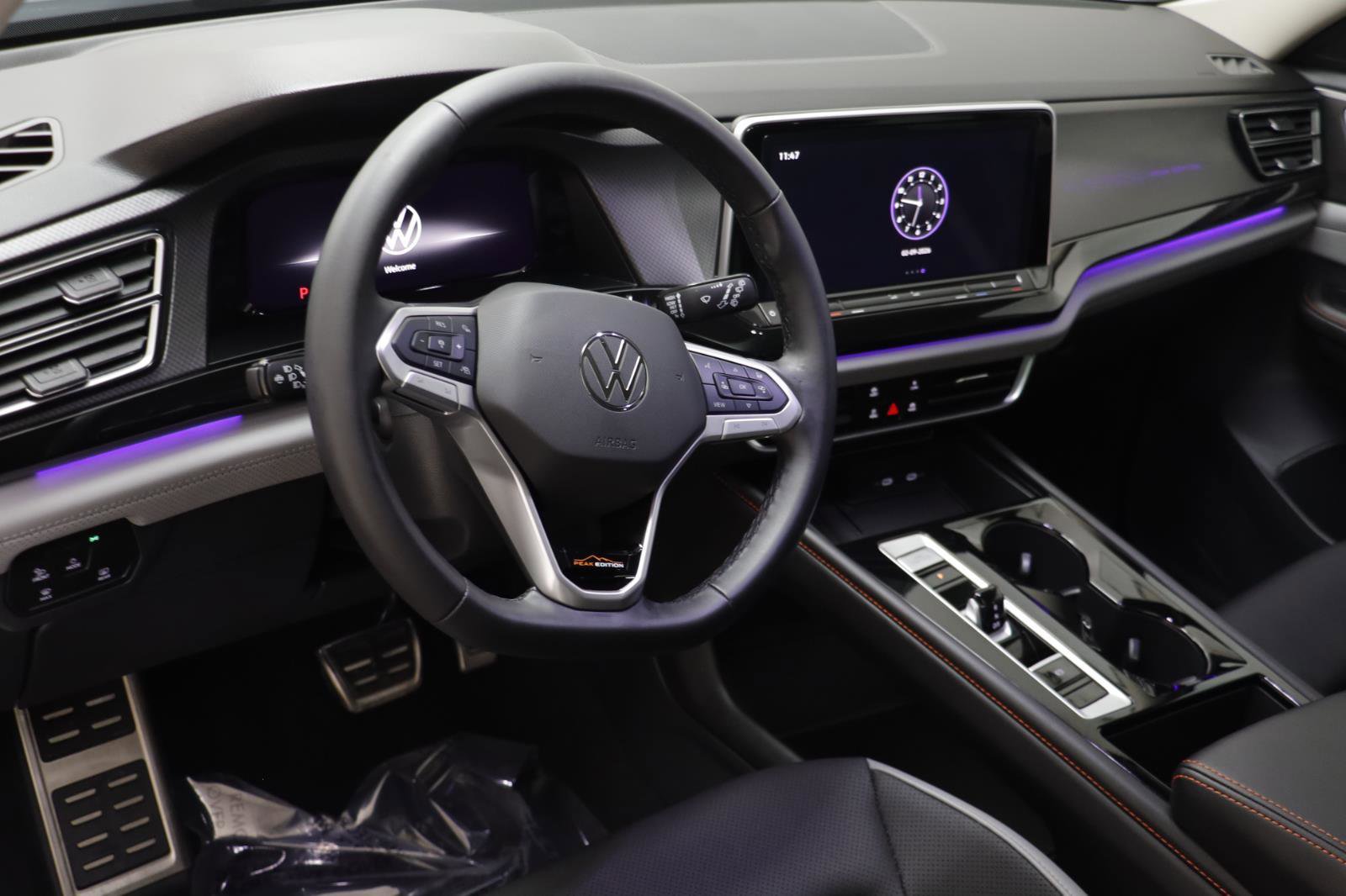 Used 2025 Volkswagen Atlas Peak Edition SE image 6