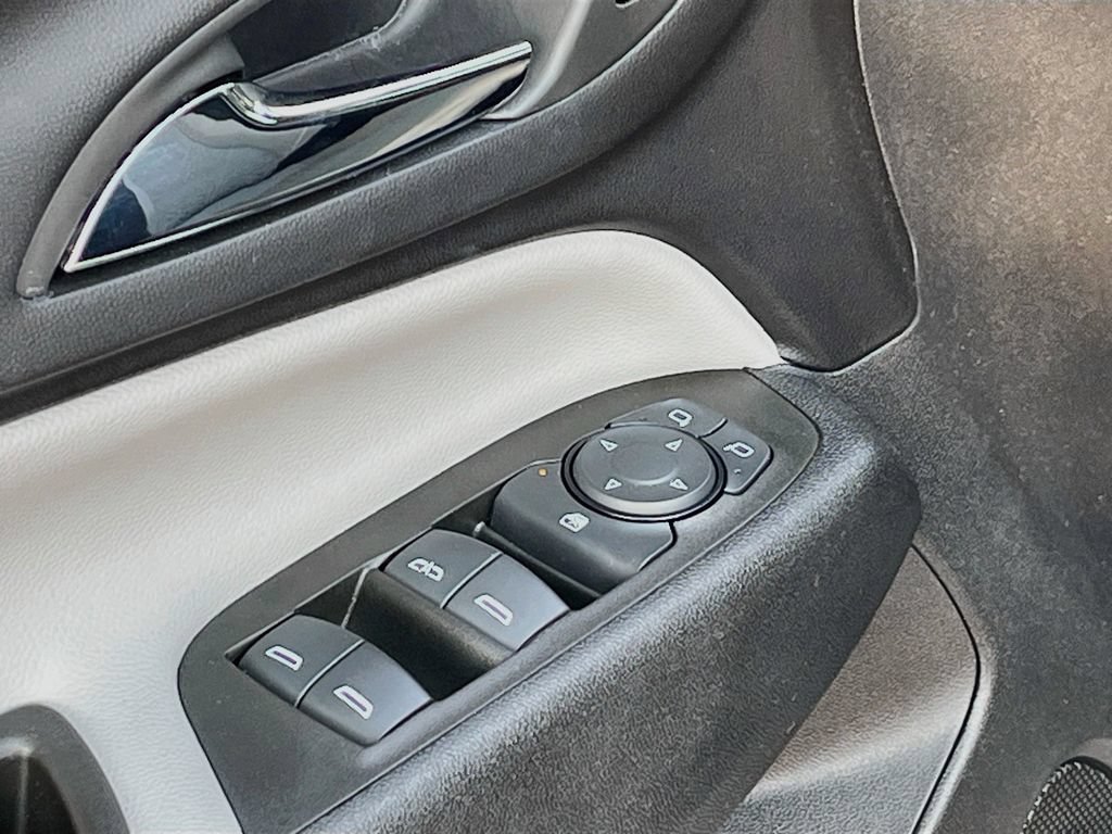 Used 2023 Chevrolet Equinox LT w/ Driver Convenience Package AWD/4WD image 17